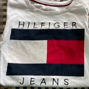 Tommy Hilfiger logo graphic t shirt!